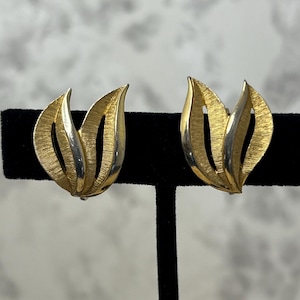 Orecchini a clip Vintage Crown Trifari color oro con doppia foglia rampicante