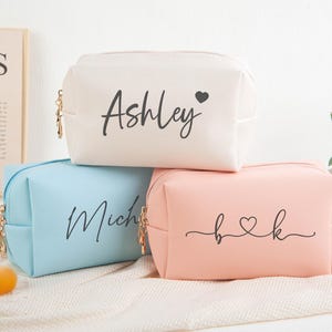 Personalisierte Name Make-up Tasche, Kosmetiktasche mit Gravur, PU-Leder Kulturbeutel, Geburtsmonat Blumen Kulturtasche, Brautjungfer Geschenke