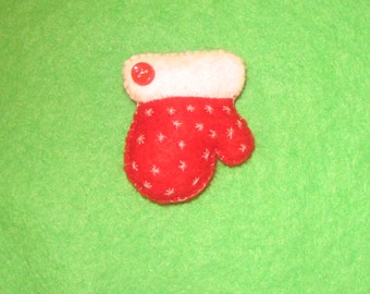 Christmas mitten  - Christmas Mitten Brooch - Cute Winter Accessory - Christmas Pin - Christmas Brooch -  Christmas Gift 2022