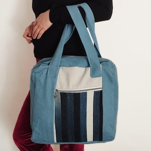 Hellblaue Jeanstasche - Elegantes und Organisiertes Design