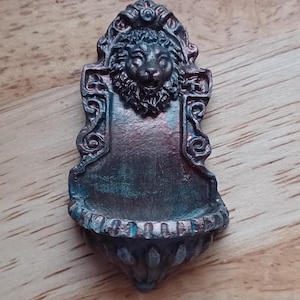 Melody Jane Dollhouse Victorian Lion Wall Fountain | 1:12 Scale Miniature Garden Decoration | Resin Model - View #4