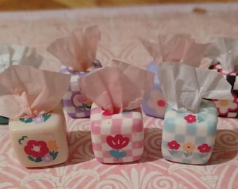 Dollhouse Miniature Tissue Box: 1/12 or 1/6 Scale Decor