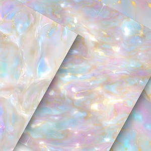 Pode incluir: Close-up de padrões marmoreados iridescentes, perolados e brancos com detalhes dourados. Os padrões lembram conchas e madrepérola.