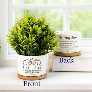 Vaso de plantas personalizado para bodas de marfim, comemorativo de 16 anos de casamento. Presente personalizado para aniversário de casamento. Vaso de flores com o nome do casal e estampa de elefantes.