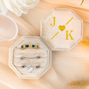 Fluwelen ringdoos met drie groeven, Valentijnsdag, aangepaste verlovingsringdoos, trouwringdoos, voorstelring aan toonder, monogramringdoos