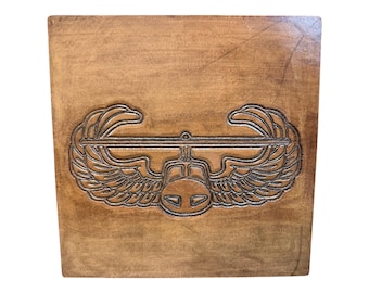 Handgelochtes Lederabzeichen US Army Air Assault (30,5 x 30 cm)
