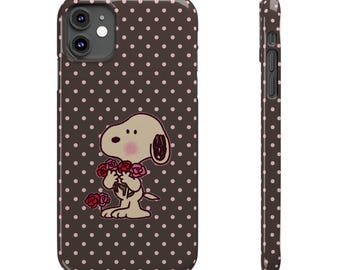 Braun und Pink Polka Dot Snoopy Hund mit Rosen Slim iPhone Hülle | Polka Dot Floral Handyhülle Cartoon Vintage Kids Show
