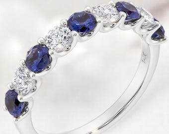 Bague saphir bleu alterné, or blanc 14 carats, détails de diamants cultivés en laboratoire, demi-anneau d'éternité, pierre de naissance en septembre, anniversaire de mariage