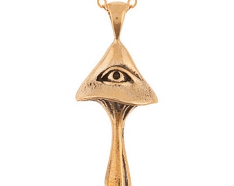 Op de afbeelding: Gouden ketting met een hanger in de vorm van een paddenstoel met een oog in de dop.