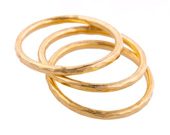 Conjunto de tres martillado relleno apilar anillos de oro hecho a la medida de su tamaño
