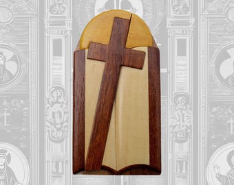 Carver Dan's - Cruz y Biblia, una caja de regalo de madera artesanal para recuerdos. Una caja de rompecabezas con un compartimento secreto. BPL-0022