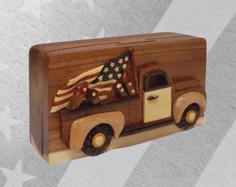 Caja de regalo artesanal de madera «Keep on Truckin'» de Carver Dan. Un rompecabezas con un compartimento secreto. BPL-0120