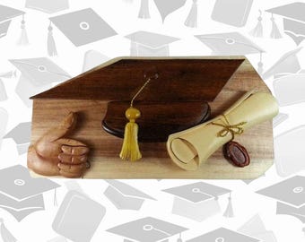 Carver Dan's - Graduación, una caja de regalo de recuerdo de madera artesanal. Una caja de rompecabezas con un compartimento secreto. BPL-0039