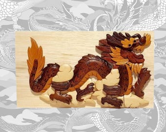 Carver Dan's - Dragón Chino, una caja de regalo de recuerdo de madera hecha a mano. Una caja de rompecabezas con un compartimento secreto. BPL-0030
