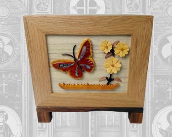 Urna Mariposa y Margaritas, una urna artesanal de madera y concha de abulón de Carver Dan's Positive Urns.
