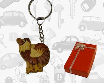 Gallo de Carver Dan, un llavero de madera hecho a mano con caja de regalo incluida.