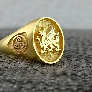 Dragon ring,Family crest ring,sterling silver,solid gold ring,Valentine&#39;s Day Gift,womens ring,gift for family,signet ring,Wales ring