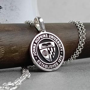 Custom University Necklace – Elegant Graduation Keepsake for Alumni and Students