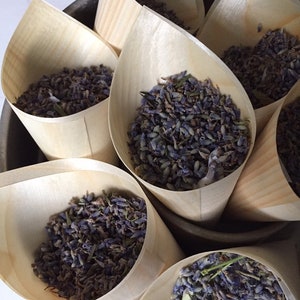 Lavender wedding confetti cones- wedding exit confetti - biodegradable wooden cones and dried lavender
