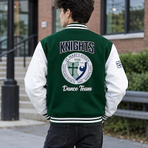 Op maat gemaakt varsityjack, groen-wit lettermanjack, gepersonaliseerd wollen lijf met leren mouwen, bomberjack met teamnaampatch, cadeau