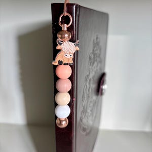 Handmade Metal Bookmark,  Beaded Highland Cow - Page Marker - Cute gift for readers