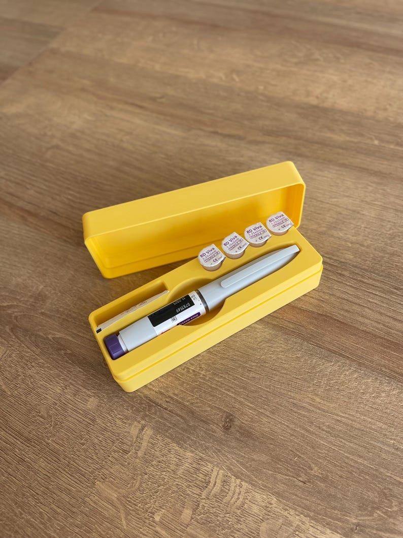 May include: A yellow plastic case with a white pen-like device and five small white vials with purple labels. The vials have the text "BD Viva 30G x 8mm" and "CE" printed on them.