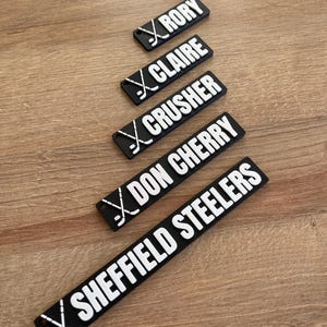 Personalised Ice Hockey Keychain – Custom Gift for Players & Fans with Hockey Stick and Puck Charm