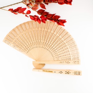 50 Stück Gastgeschenke, Personalisierte Sandelholz Handfächer, Gastgeschenke, Gastgeschenke zur Hochzeit, Party Geschenk