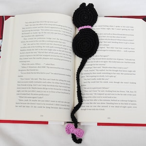 Crochet Cat Bookmark, Homemade Bookmark, Great Gift for both Cat Lovers and Book Lovers, Fun Bookmark, Gift for both Adult and Child.