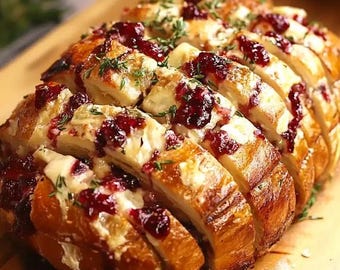 Knoblauch-Kräuter-Sauerteigbrot Rezept: Brie & Cranberry Füllung (Digitaler Download)