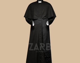 ケープ付き黒のローマカソック：カスタムカトリック聖職者ローブ