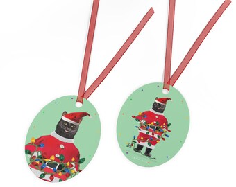 Zwarte leuke kerstman! Glanzend gecoate metalen kerstornament met rood lint.