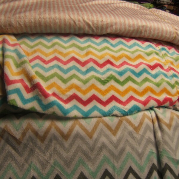 Baby’s Zoo Chevron ou Pin Stripe Minky Microfibre Absorbant Super Soft Fabric 60 « Wide Vendu par verge - Vous choisissez