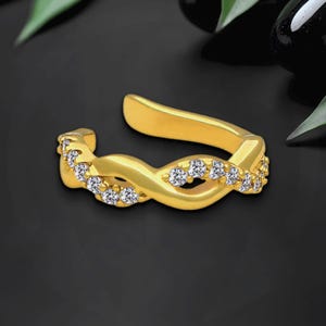 Puño para oreja chapado en oro de estilo moderno con circonitas, clip para oreja, joyería para cartílago, envoltura sin perforación, puño delicado, aro minimalista