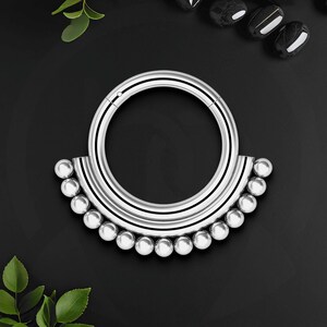 Anello clicker in titanio con doppie linee e perline, orecchino daith, gioielli da piercing, clicker per setto nasale, anello al naso, cerchio daith