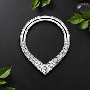 Titan Clicker Ring in Modern Style mit Kristallen, Piercing Ring, Daith Piercing, Septum Hoop, Piercing Schmuck, Nase Clicker