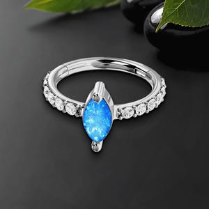 Titan Clicker Ring mit Zirkonia und Marquise Blue Opal, Ohrläppchen Ring, Piercing Hoop, Ohr Piercing, Conch Clicker, Knorpelschmuck