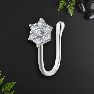 Silver Plated Nose Cuff with Flower, Fake Nose Jewelry, Nose Fashion, Faux Nose Piercing, Clip-On Nose Ring, Fake Nose Hugger