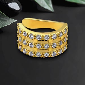 Vergulde oormanchet in moderne stijl met zirkonia, schelpring, niet-doorboorde omslag, kraakbeenmanchet, helixjack, neppiercingsieraden