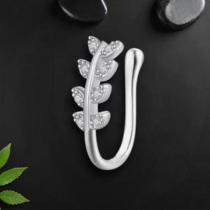 Verzilverde neusmanchet met bladeren, nepneusring, clip-neusring, neptussenring, neusversiering, nepneusneusring