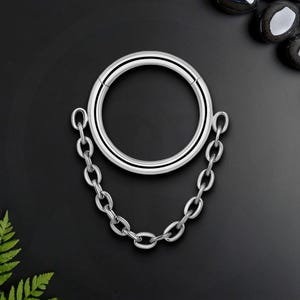 Titan Clicker Ring im schlichten Stil mit Kette, Nasenpiercing, Rook Huggie, Conch Ring, Piercing Hoop, Helixschmuck