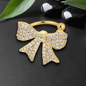 Orecchino a polsino placcato oro con fiocco e zirconi, gioielli delicati, cerchio avvolgente, cerchio finto piercing, clip senza piercing, rivestimento elicoidale