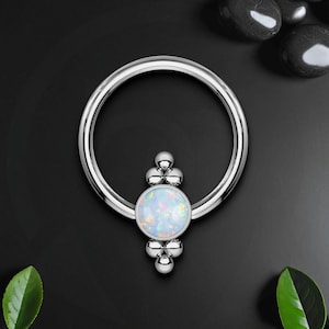 Vaste titanium kraalring met witte opaal en zes kralen, septumpiercing, piercingring, daithring, neusklikker, septumoorbel