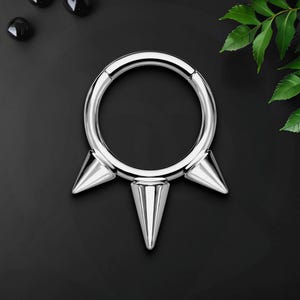 Titan Clicker Ring mit Drei Spikes, Septum Ohrring, Nasenpiercing, Piercing Clicker, Daith Ring, Septum Hoop