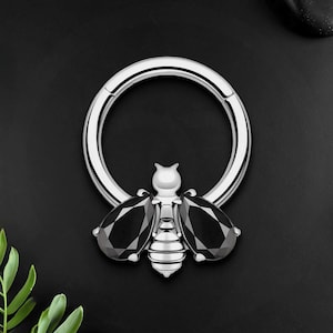 Titan Clicker Ring mit Bienen Figur und schwarzem Zirkonia, Daith Clicker, Septum Ohrring, Nasenschmuck, Daith Clicker