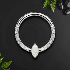 Anillo de titanio con cierre de clic y ópalo blanco marquesa, piercing para el tabique nasal, pendiente Daith, aro para la nariz, joyería para piercings, aro para el tabique nasal