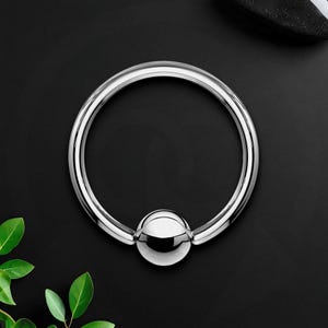 Anillo de titanio con cuentas cautivas en estilo minimalista clásico, anillo para tabique, joyería para piercing, piercing para nariz, pendiente Daith, aro para tabique