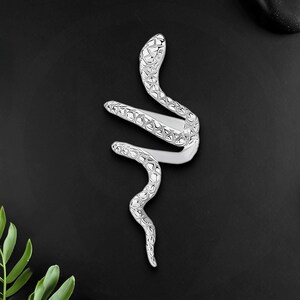 Platin überzogene Ohrmanschette mit gedrehter Schlange, zierliche Wicklung, Knorpel Manschette, Faux Piercing Clip, Helix Schmuck