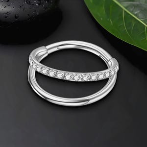 Titan Clicker Ring mit Doppel Hoops und einem Hoop CZ, Earlobe Huggie, Ohrring, Tragus Ring, Nostril Piercing, Turmohrring