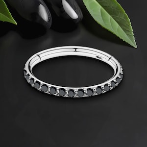 Titan Clicker Ring im klassischen Stil mit schwarzen Zirkonia, Helix Hoop, Tragus Schmuck, Ohrläppchen Huggie, Rook Piercing, Ohrring